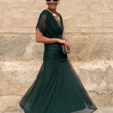 Elegantiška Suknelė su V Formos Iškirpte