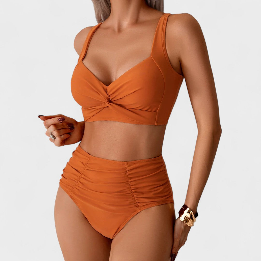 Roberta - Modeliuojantis Bikini